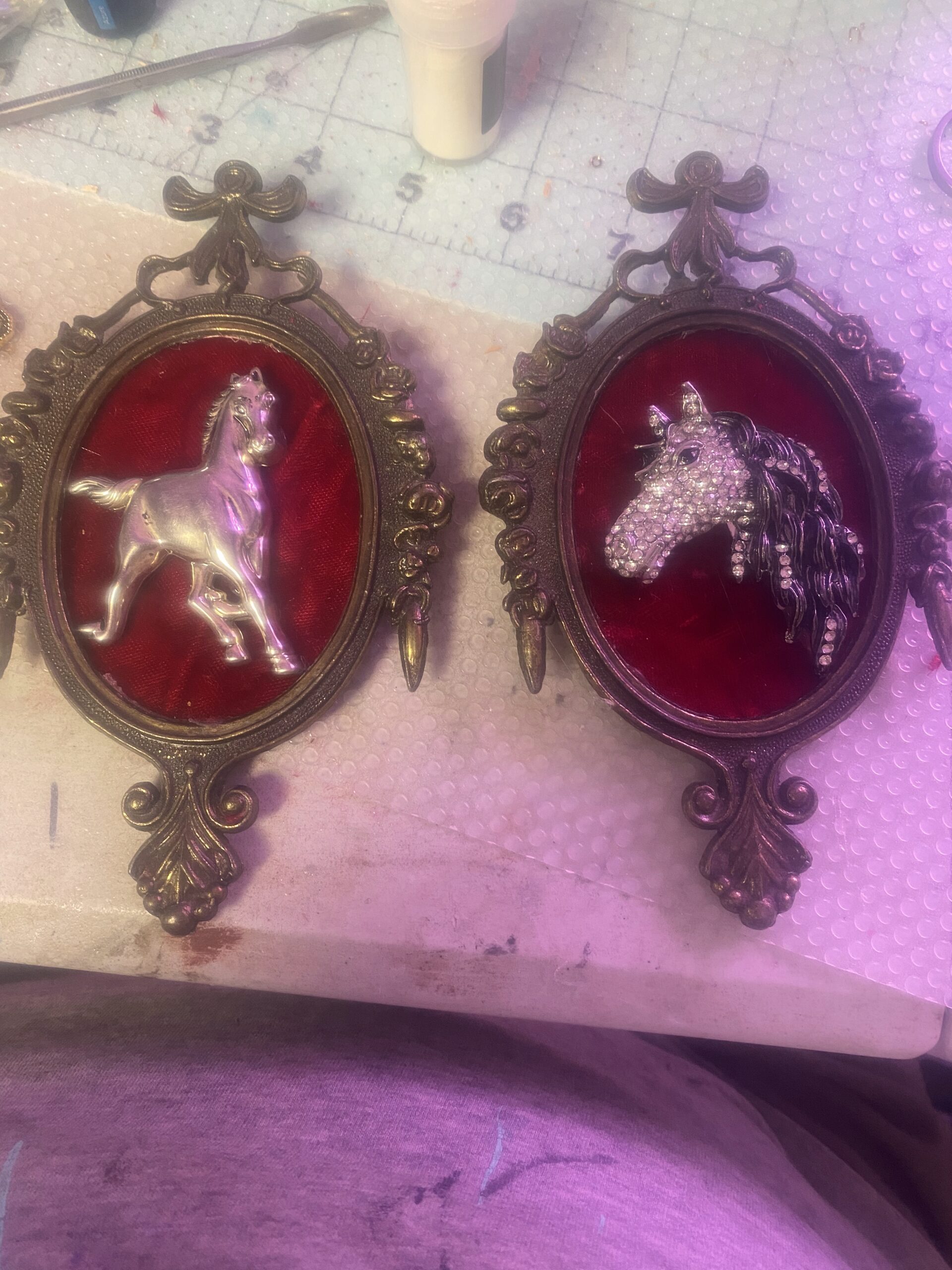 Set of Brooch Art Derby Horses